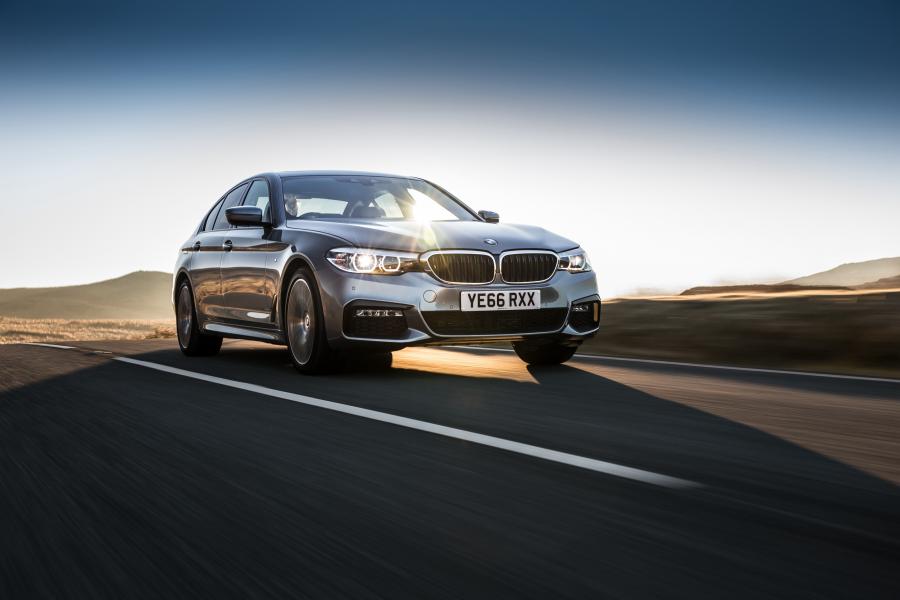  BMW 520d Sedan M Sport 2017 года  (UK) (фото 2 из 40)